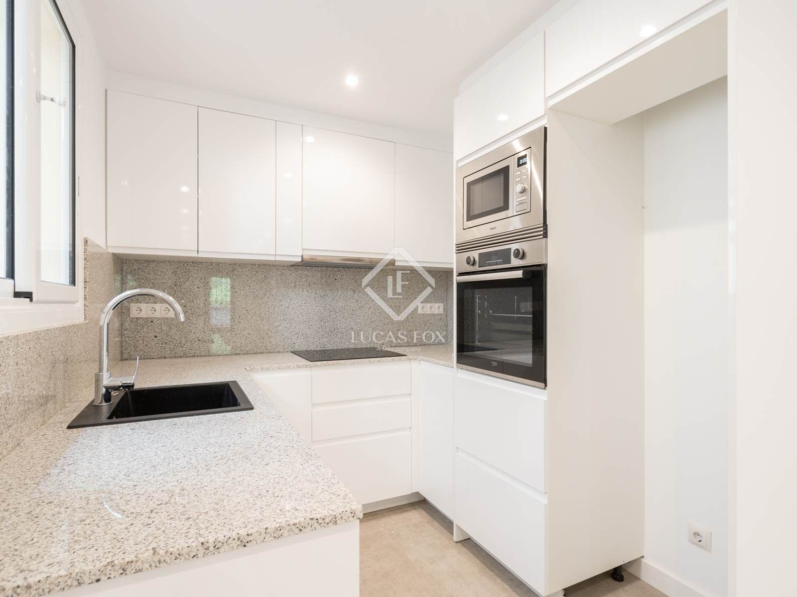 Cuina de Casa o xalet en venda en Sant Boi de Llobregat amb Aire condicionat, Calefacció i Terrassa