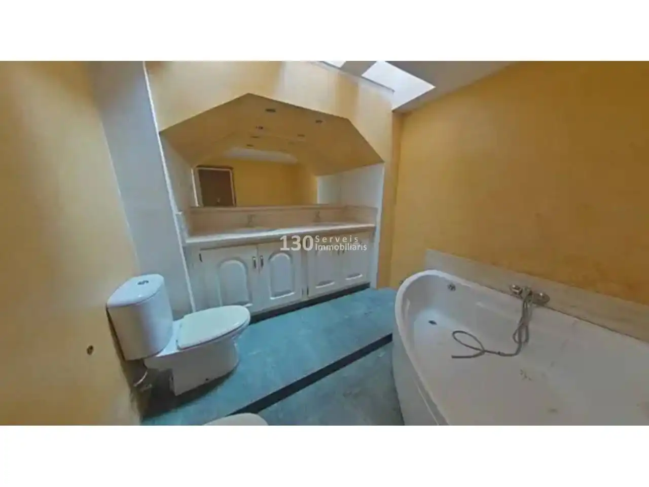 Bany de Casa adosada en venda en Torroella de Montgrí amb Jardí privat, Terrassa i Piscina