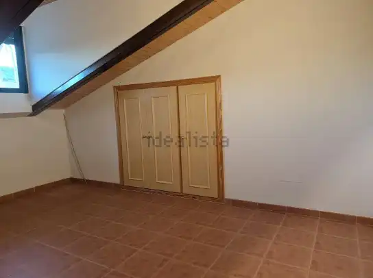 Piso en venta en Navaluenga con Calefacción y Trastero