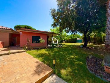 Casa amb jardí en venda a Vilobí d'Onyar
