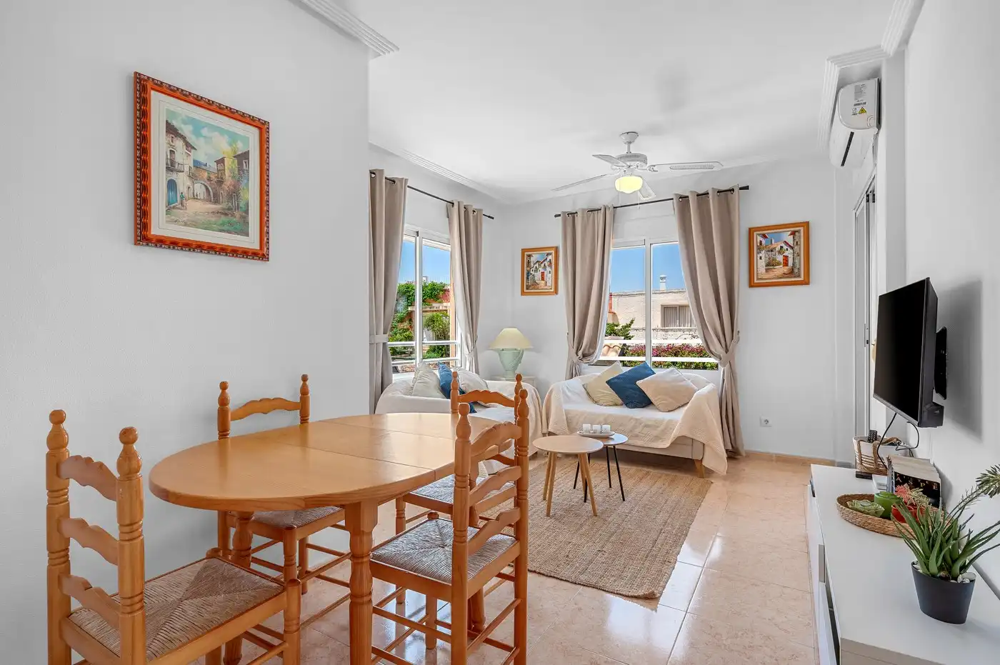 Sala de estar de Apartamento en venta en Torrevieja con Aire acondicionado, Amueblado y Horno