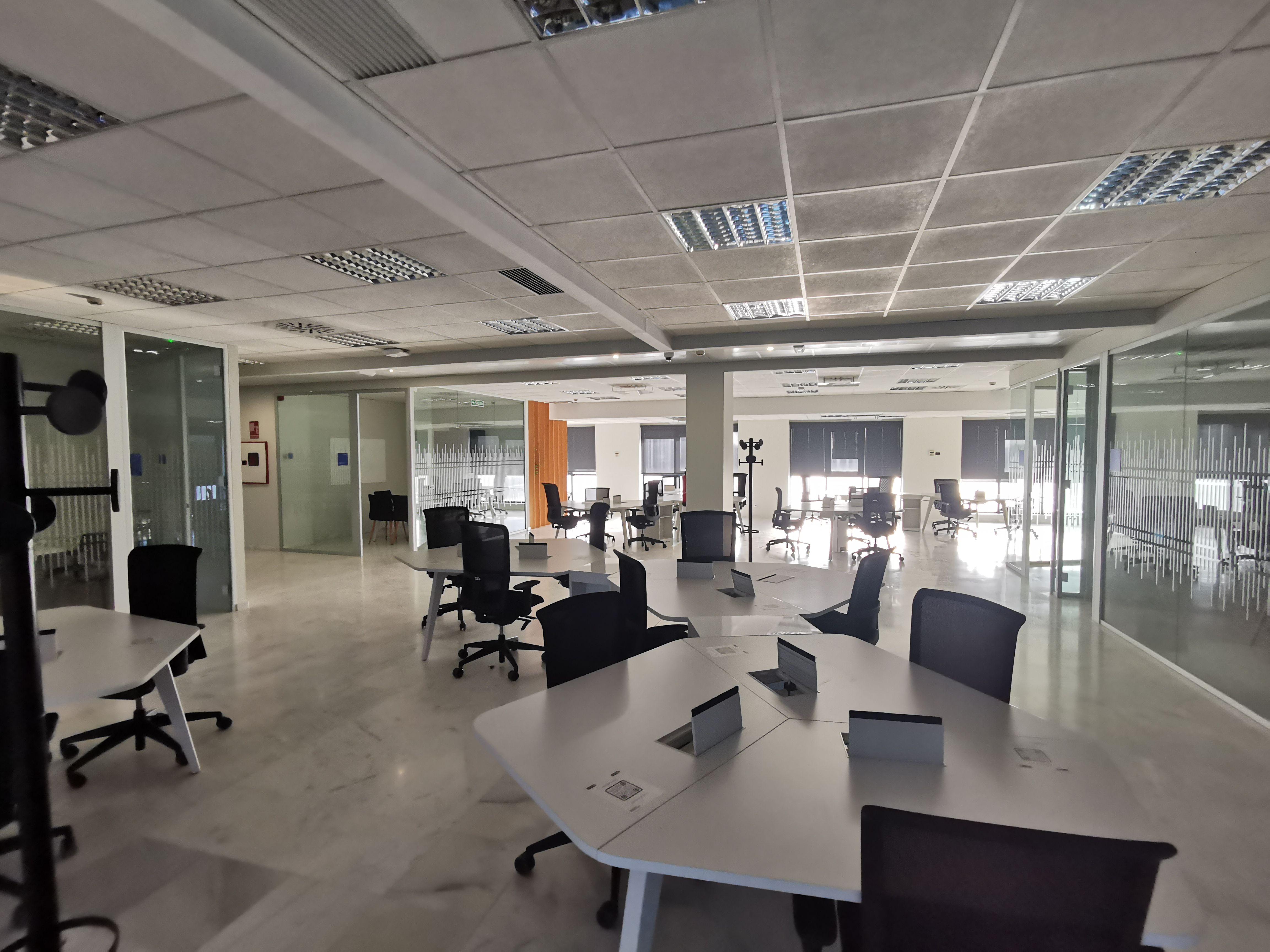 Office to rent in  Sevilla Capital  with Air Conditioner, Heating and Alarm