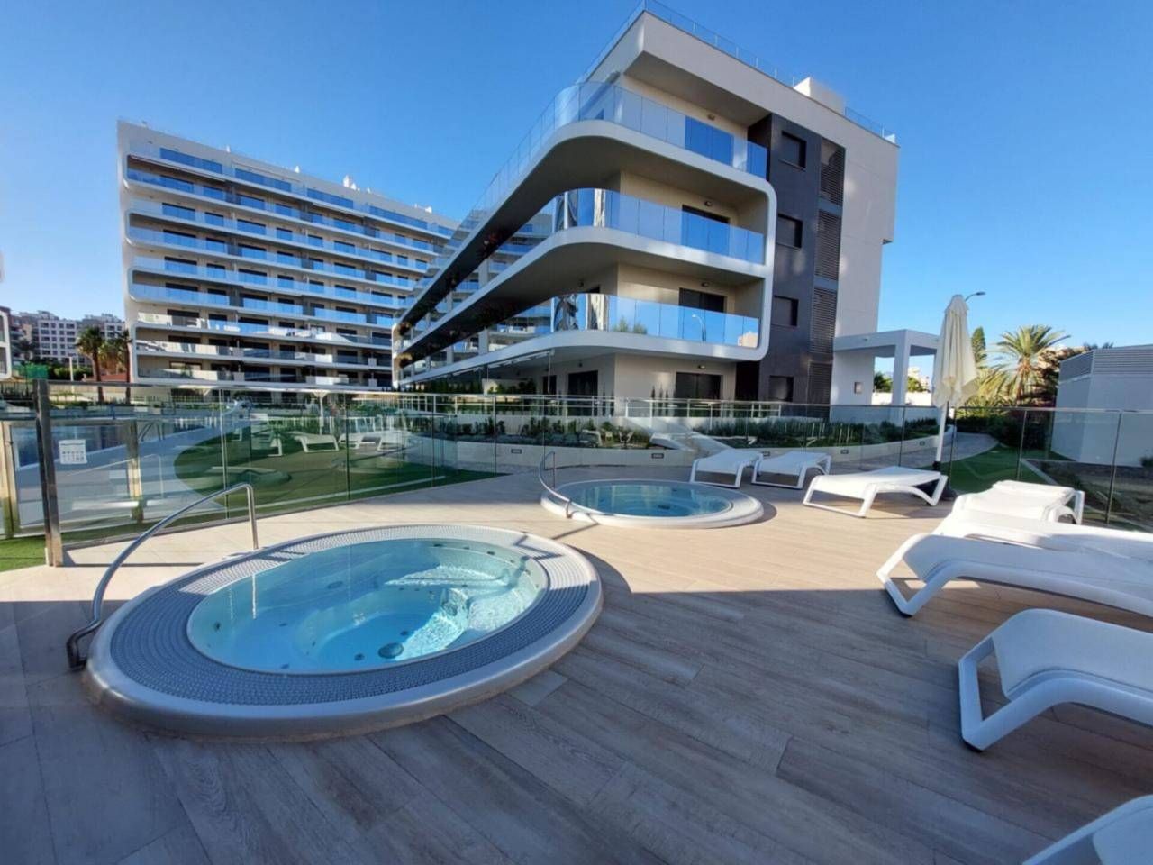 Swimming pool of Attic to rent in Alicante / Alacant  with Air Conditioner, Heating and Terrace