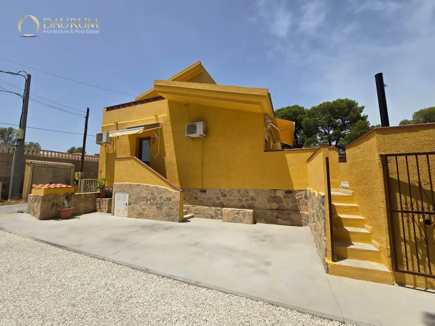 Casa aparellada amb piscina en venda a OROVAL, imagen 3