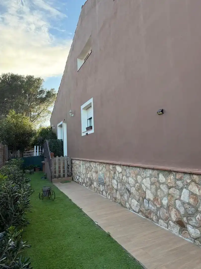 Vista exterior de Casa o xalet en venda en L'Ametlla de Mar  amb Piscina i Balcó