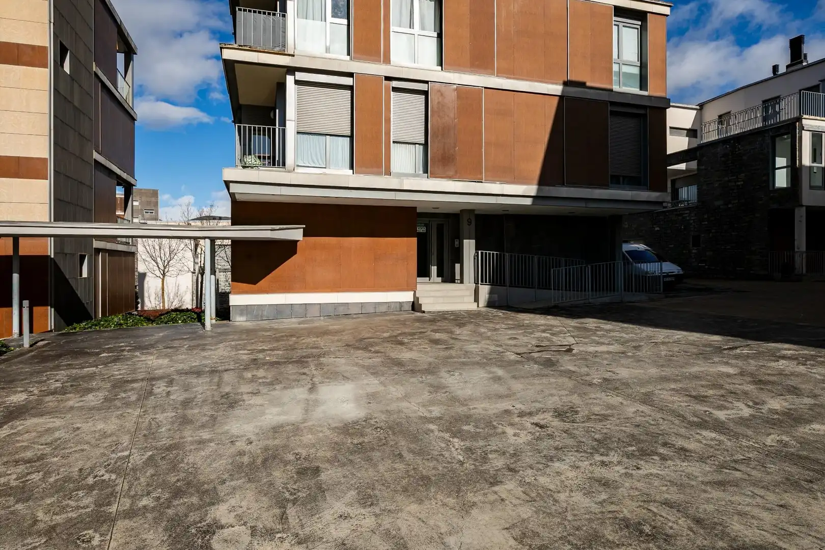 Vista exterior de Pis en venda en Sabiñánigo amb Calefacció, Parquet i Terrassa
