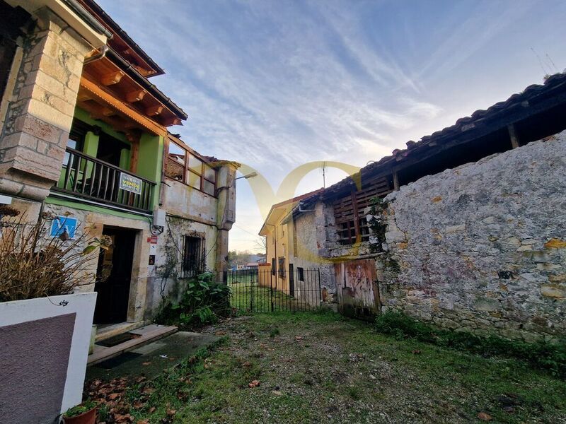 Vista exterior de Casa adosada en venda en Llanes amb Calefacció, Jardí privat i Terrassa