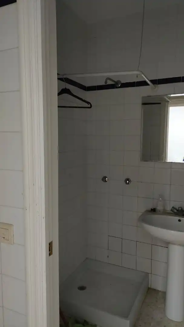 Badezimmer von Fabrikhallen zur Miete in Sevilla