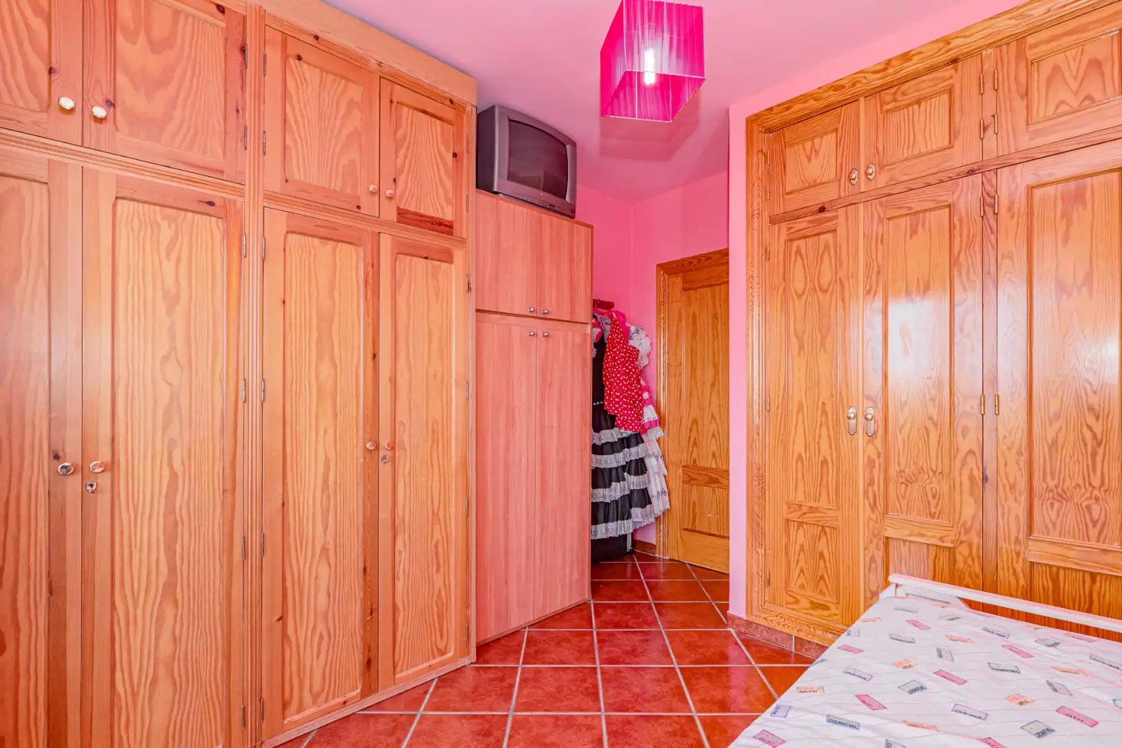 Habitación de Casa o chalet en venta en La Zubia con Aire acondicionado, Calefacción y Jardín privado