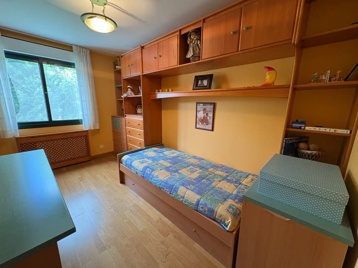 Habitación de Casa adosada en venta en Simancas con Aire acondicionado, Calefacción y Jardín privado