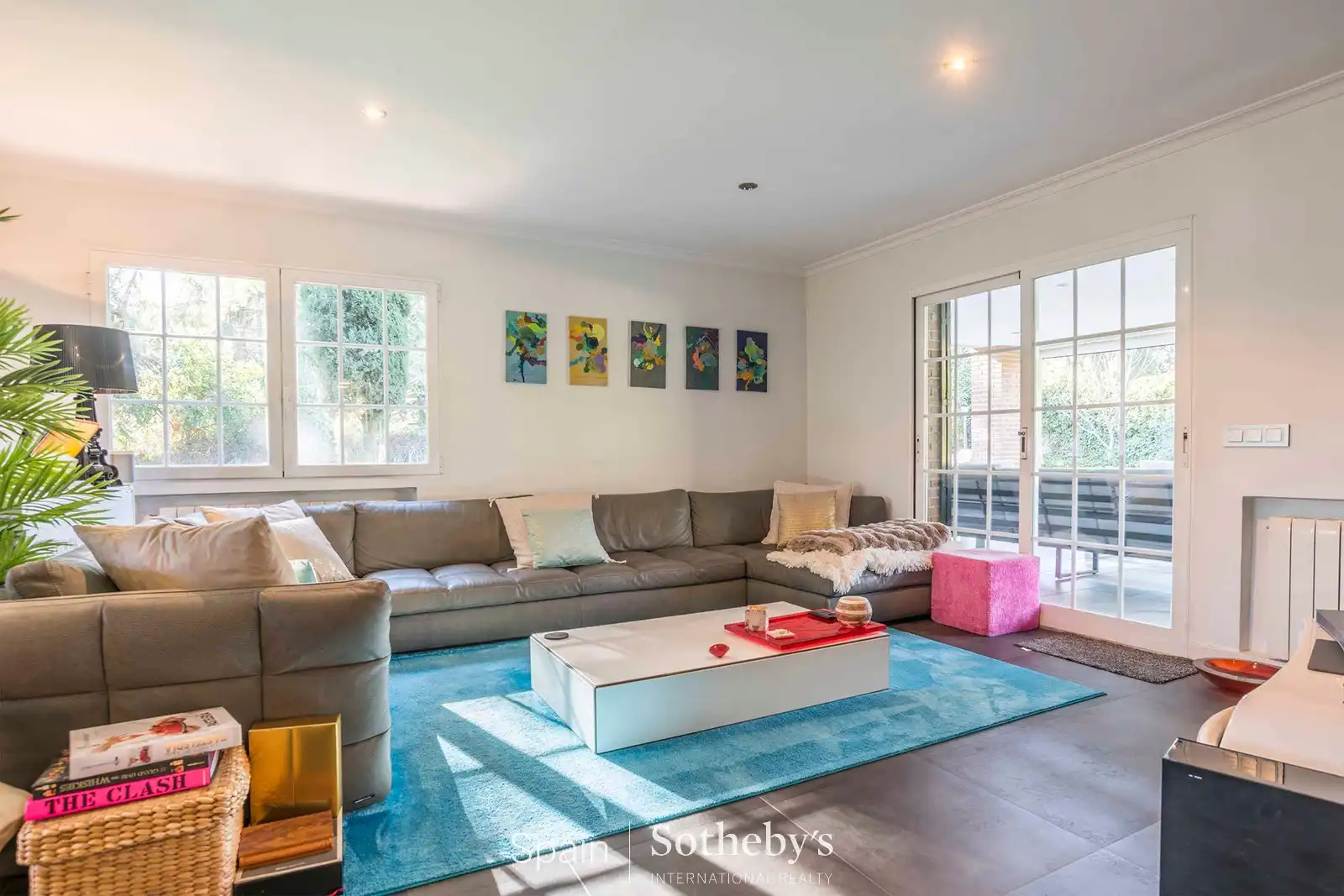 Living room of Houses for sale in La Moraleja  with Air Conditioner, Heating and Private garden