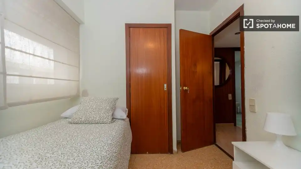 Habitación de Piso de alquiler en Valencia con Aire acondicionado, Calefacción y Amueblado