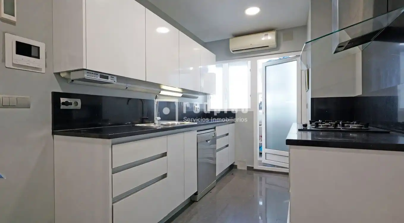Cocina de Piso en venta en Madrid con Aire acondicionado, Calefacción y Trastero