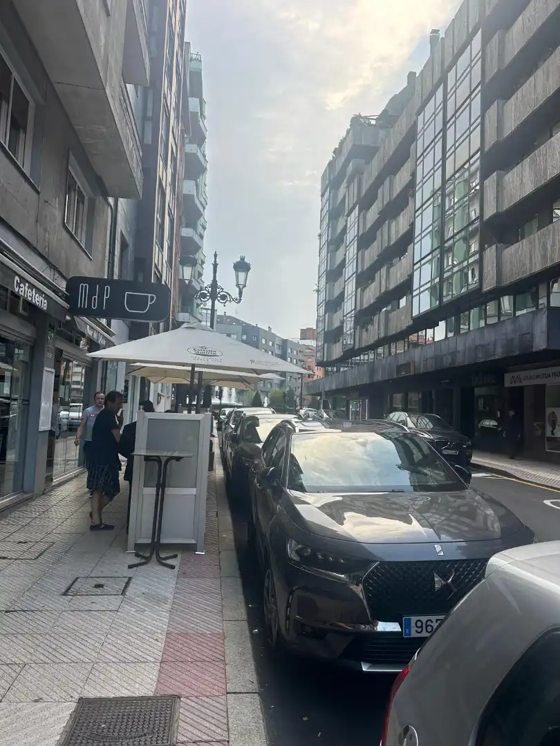 Aparcament de Pis en venda en Oviedo  amb Calefacció i Internet