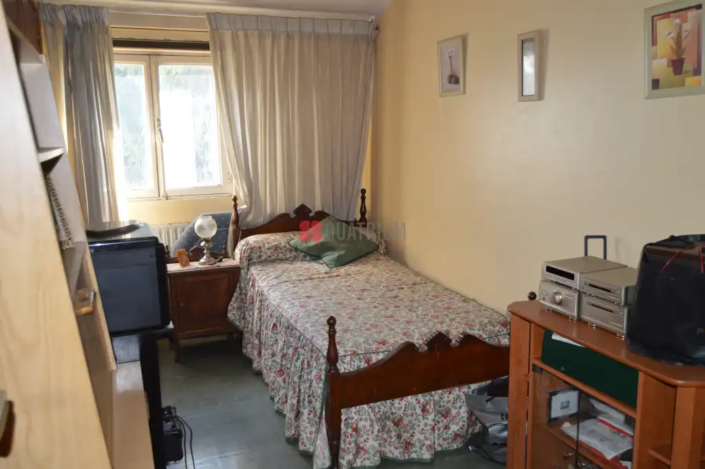 Habitación de Casa adosada en venta en Santiago de Compostela  con Calefacción y Jardín privado