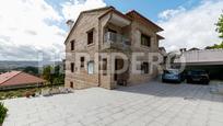 Vista exterior de Casa o xalet en venda en Vigo  amb Terrassa i Balcó