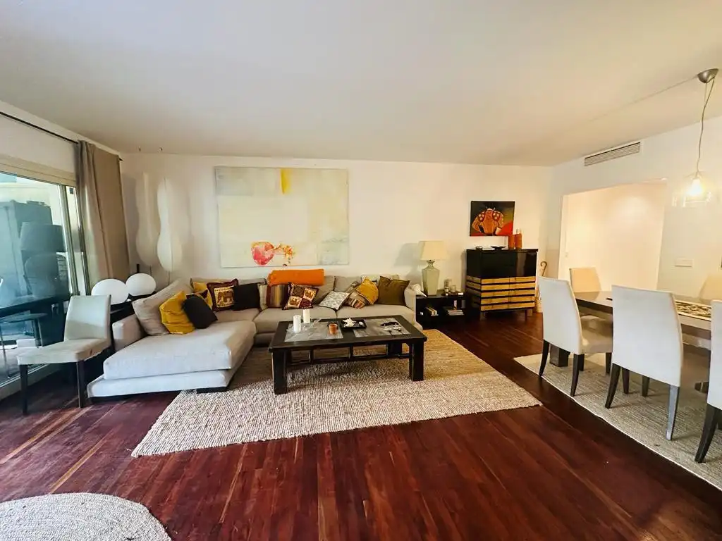 Wohnzimmer von Erdgeschoss zur Miete in Marbella mit Klimaanlage, Privatgarten und Terrasse