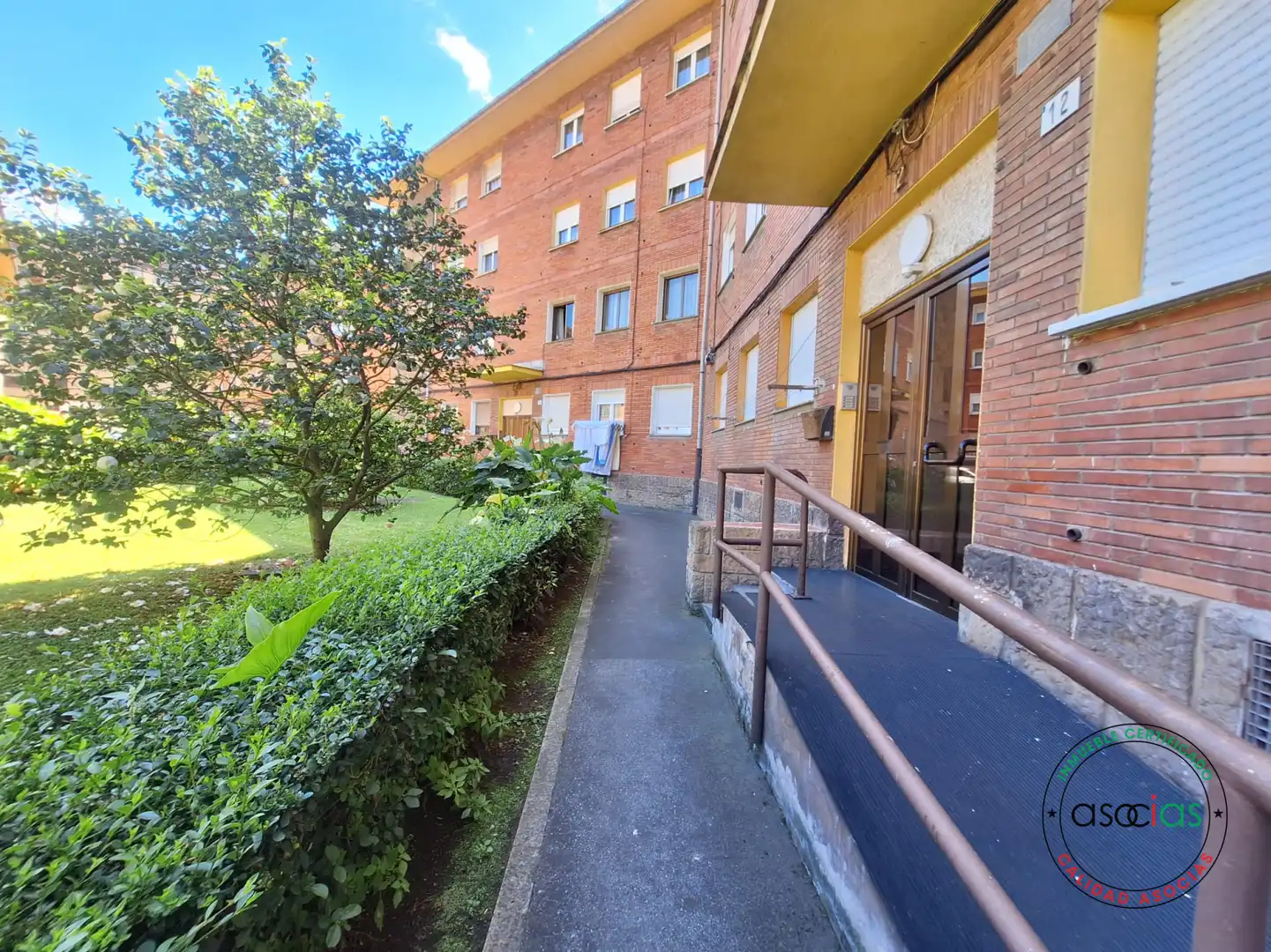Vista exterior de Pis en venda en Gijón  amb Calefacció, Jardí privat i Terrassa