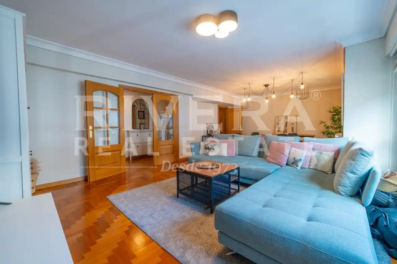 Sala de estar de Piso en venta en Vigo  con Calefacción, Parquet y Terraza