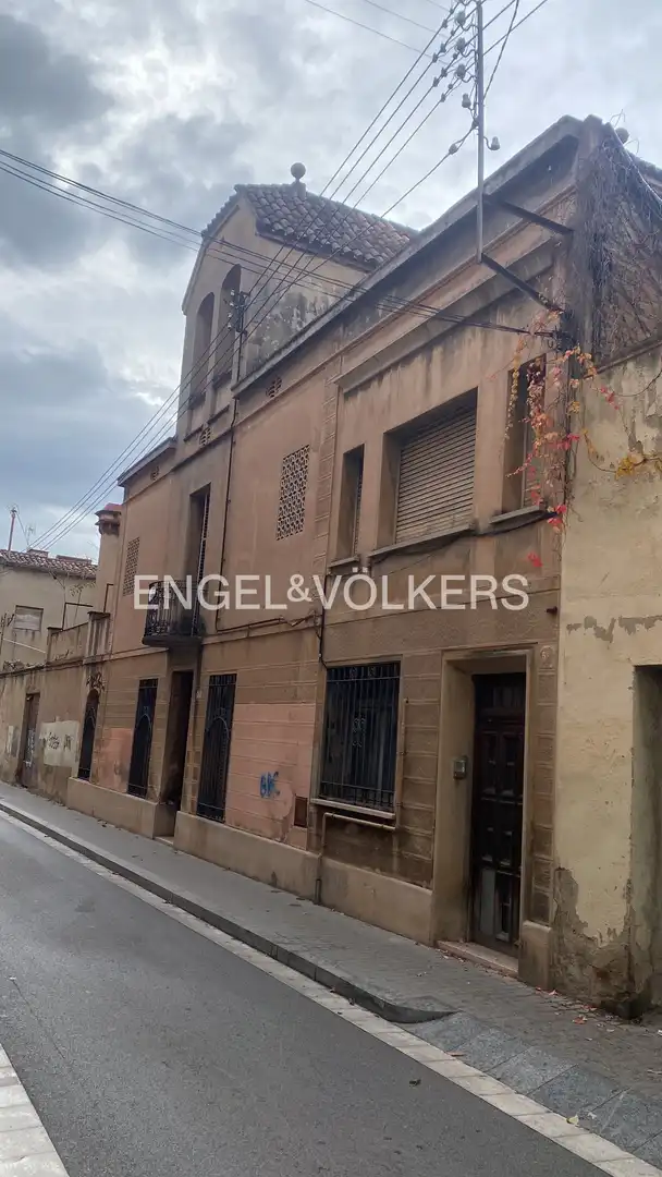 Vista exterior de Casa o xalet en venda en Sabadell amb Calefacció i Jardí privat