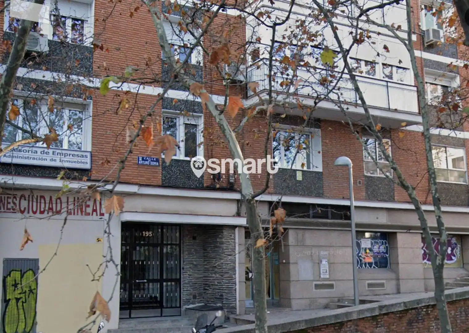 Vista exterior de Local en venda en Madrid