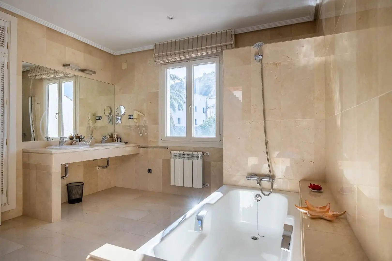 Baño de Casa o chalet de alquiler en Aracena con Aire acondicionado, Jardín privado y Terraza