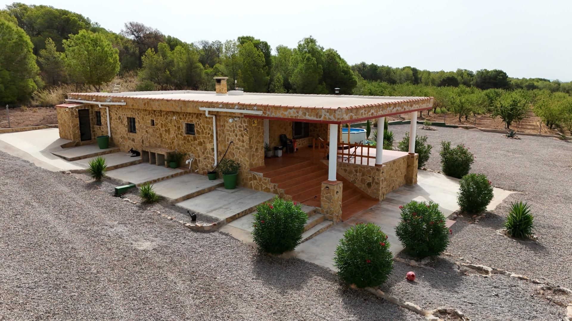 Vista exterior de Casa o xalet en venda en Llíria amb Jardí privat, Terrassa i Traster