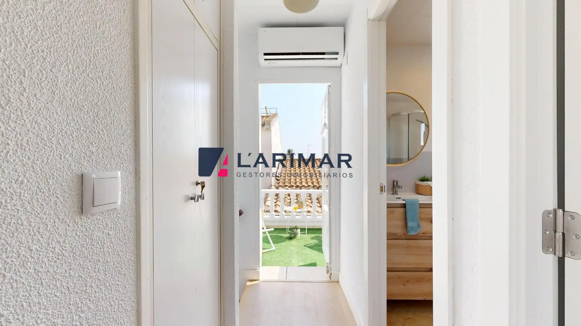Habitación de Casa adosada en venta en Orihuela con Jardín privado, Terraza y Piscina comunitaria