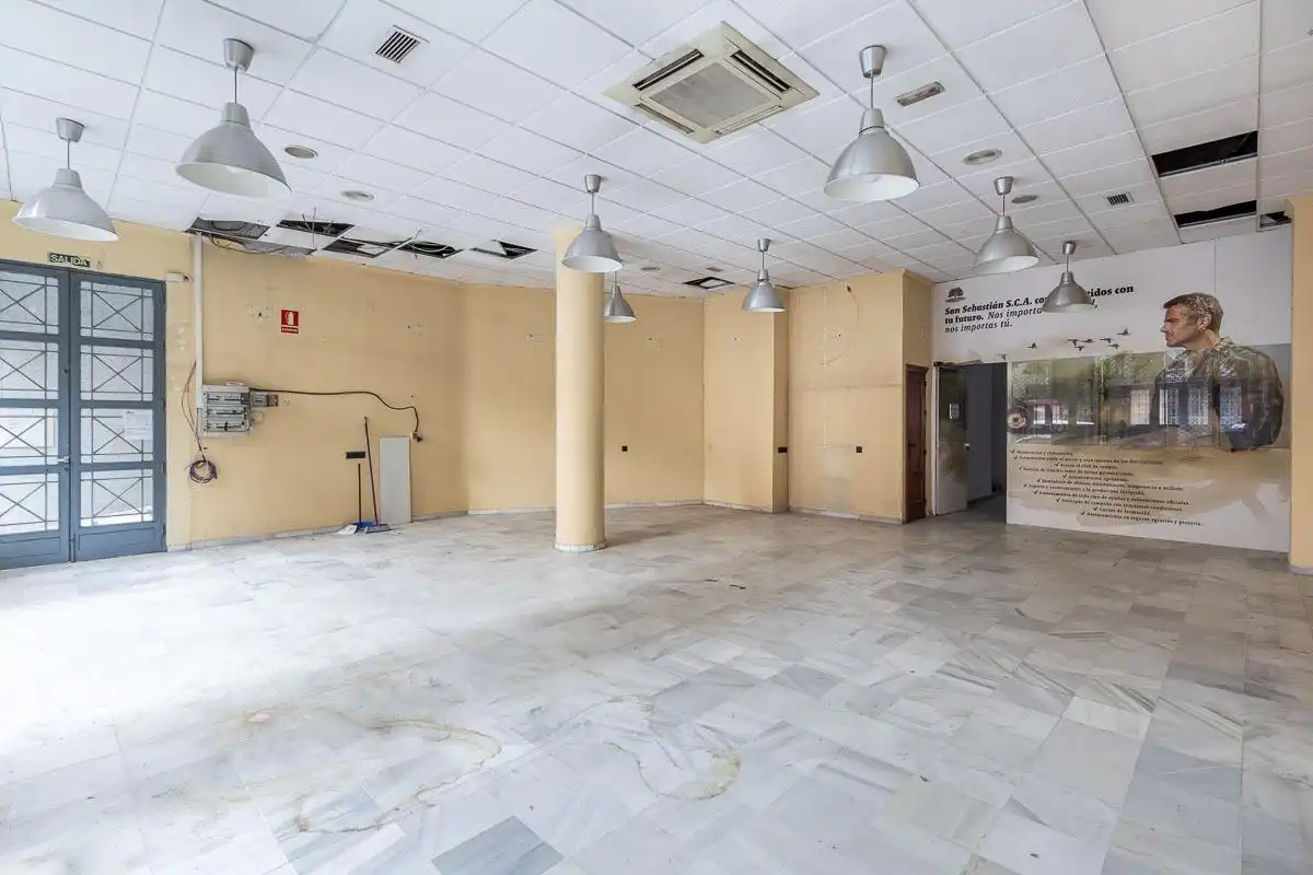 Local en venta en Granada con Aire acondicionado