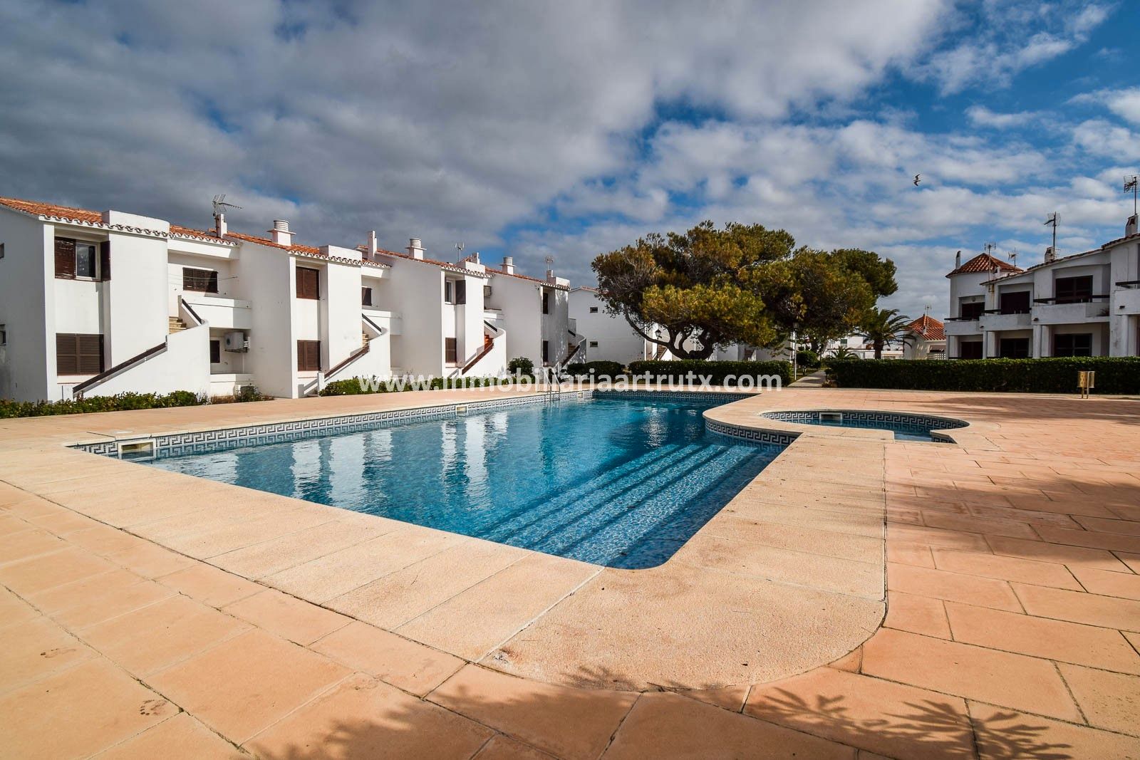 Piscina de Apartament en venda en Ciutadella de Menorca amb Terrassa, Moblat i Piscina comunitària