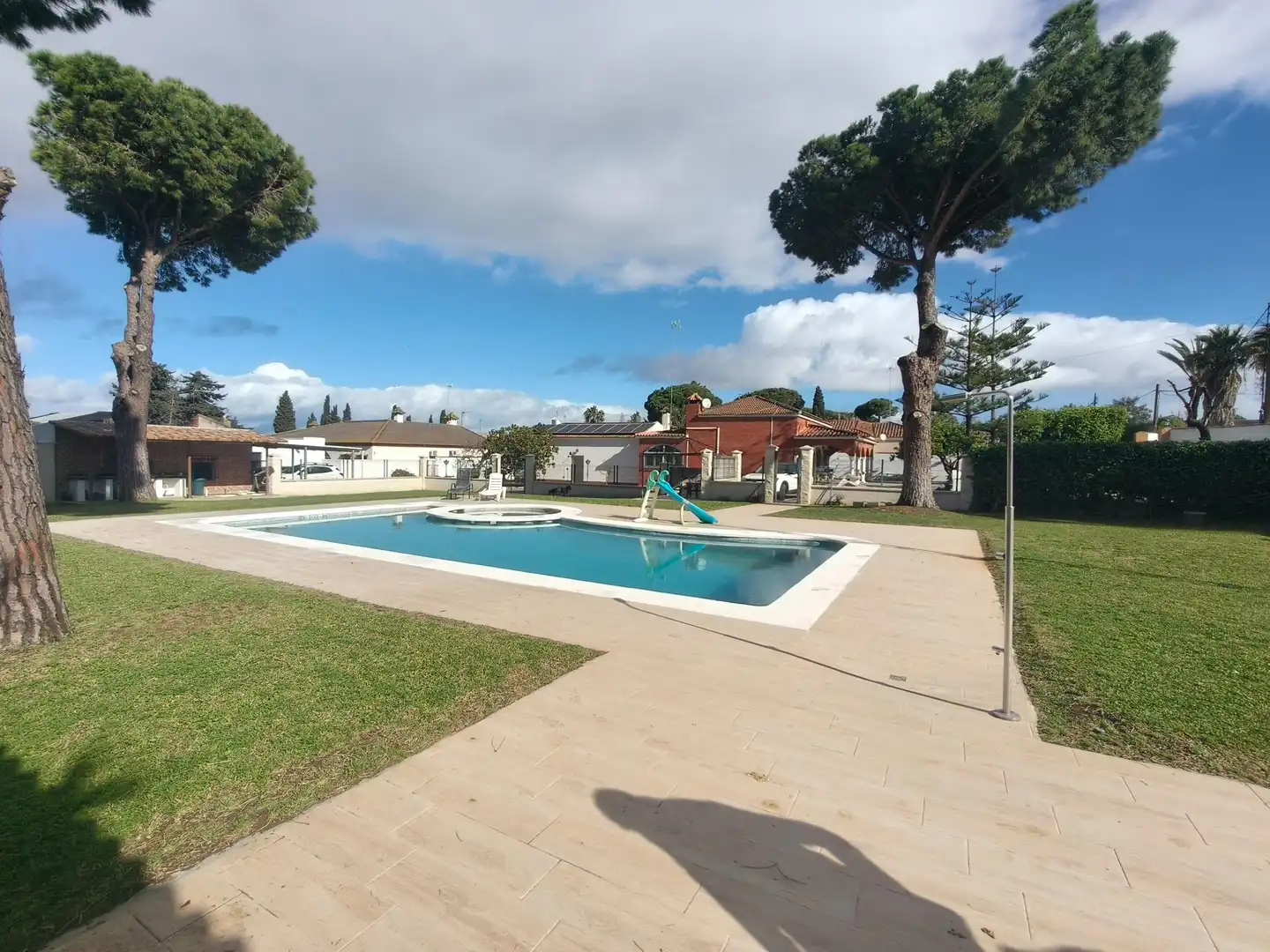 Swimming pool of Houses for sale in Chiclana de la Frontera  with Air Conditioner, Swimming Pool and Alarm