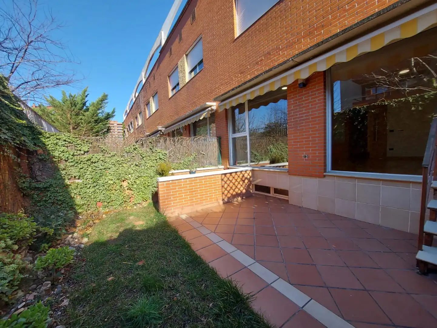 Garden of Houses for sale in  Logroño  with Air Conditioner, Heating and Private garden
