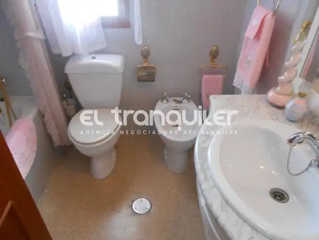 Bathroom of Flat for sale in Madrid  with Air Conditioner, Terrace and Furnished