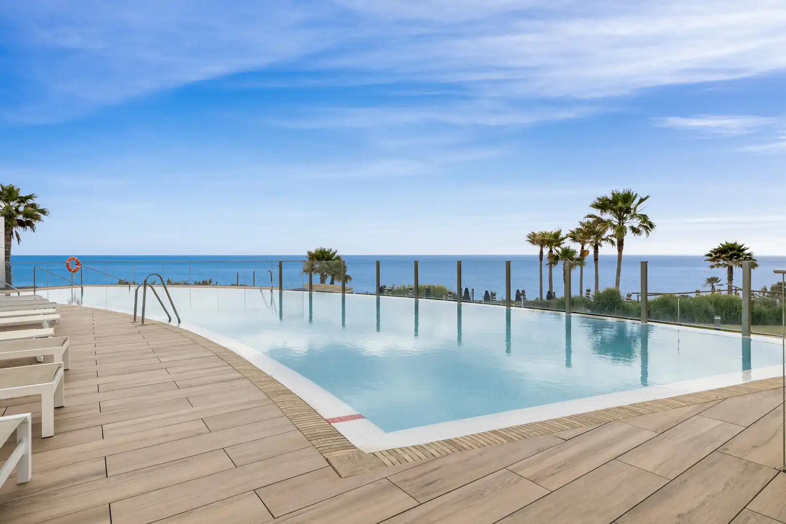 Piscina de Planta baja en venta en Estepona con Aire acondicionado, Terraza y Piscina