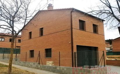 Vista exterior de Casa adosada en venda en Quart amb Terrassa