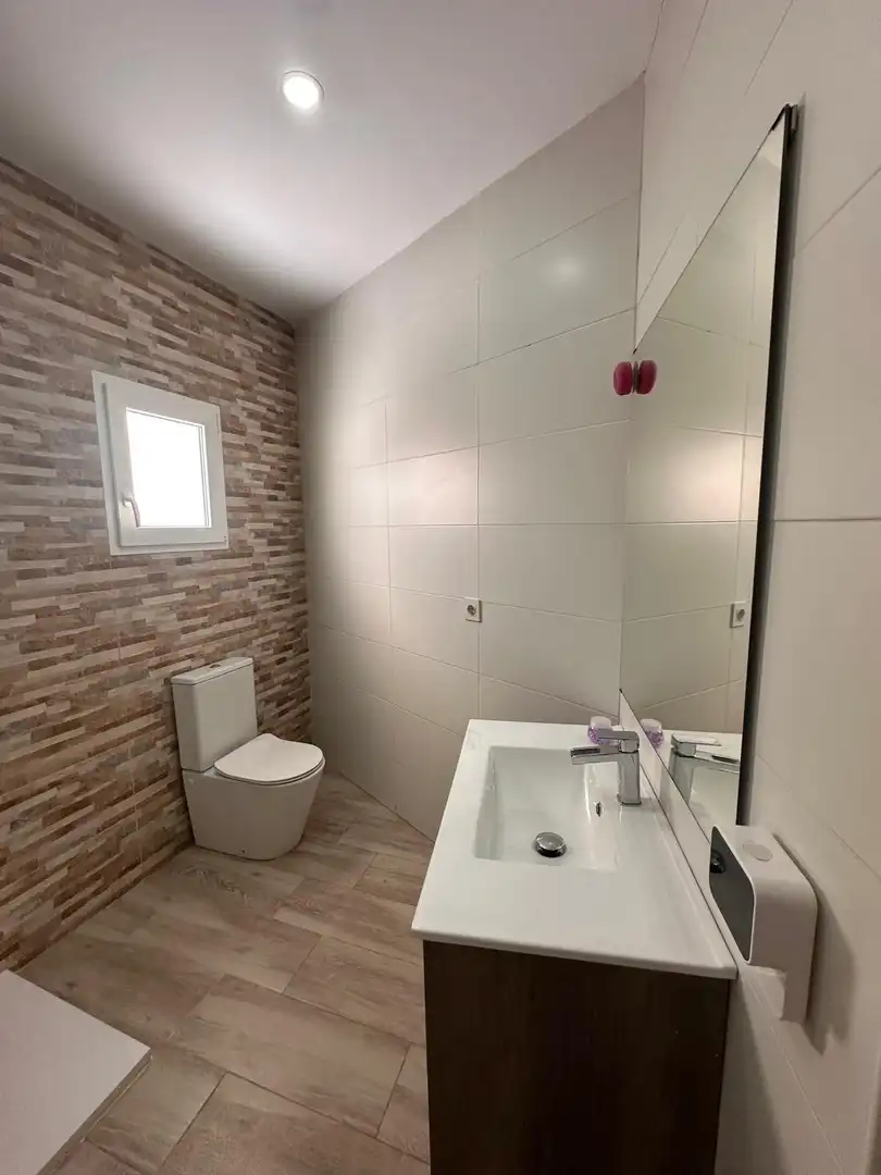 Badezimmer von Erdgeschoss zur Miete in Torrent mit Klimaanlage, Heizung und Terrasse