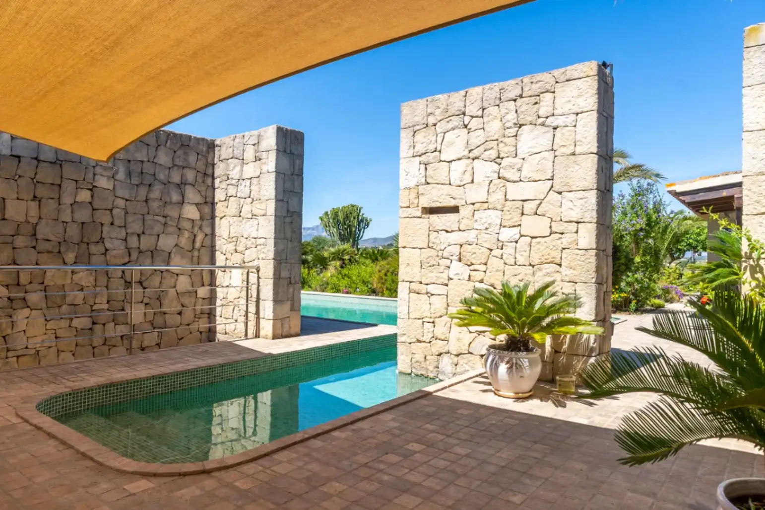 Piscina de Finca rústica en venta en Benissa con Aire acondicionado, Calefacción y Jardín privado