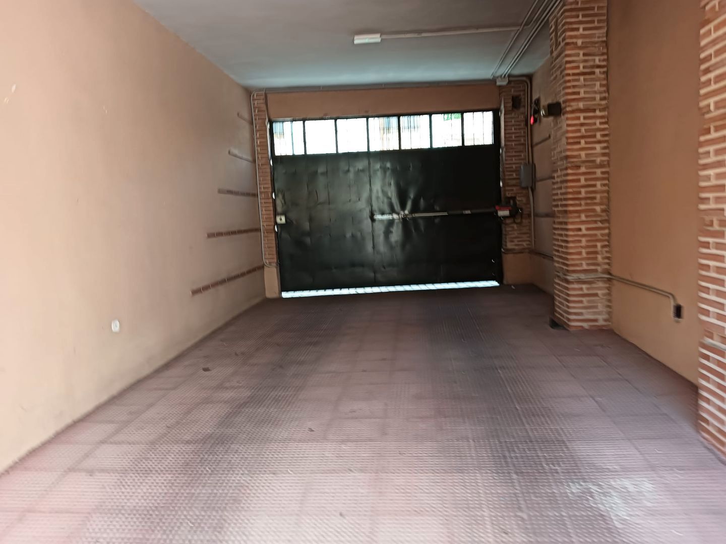 Garage to rent in Alcalá de Henares