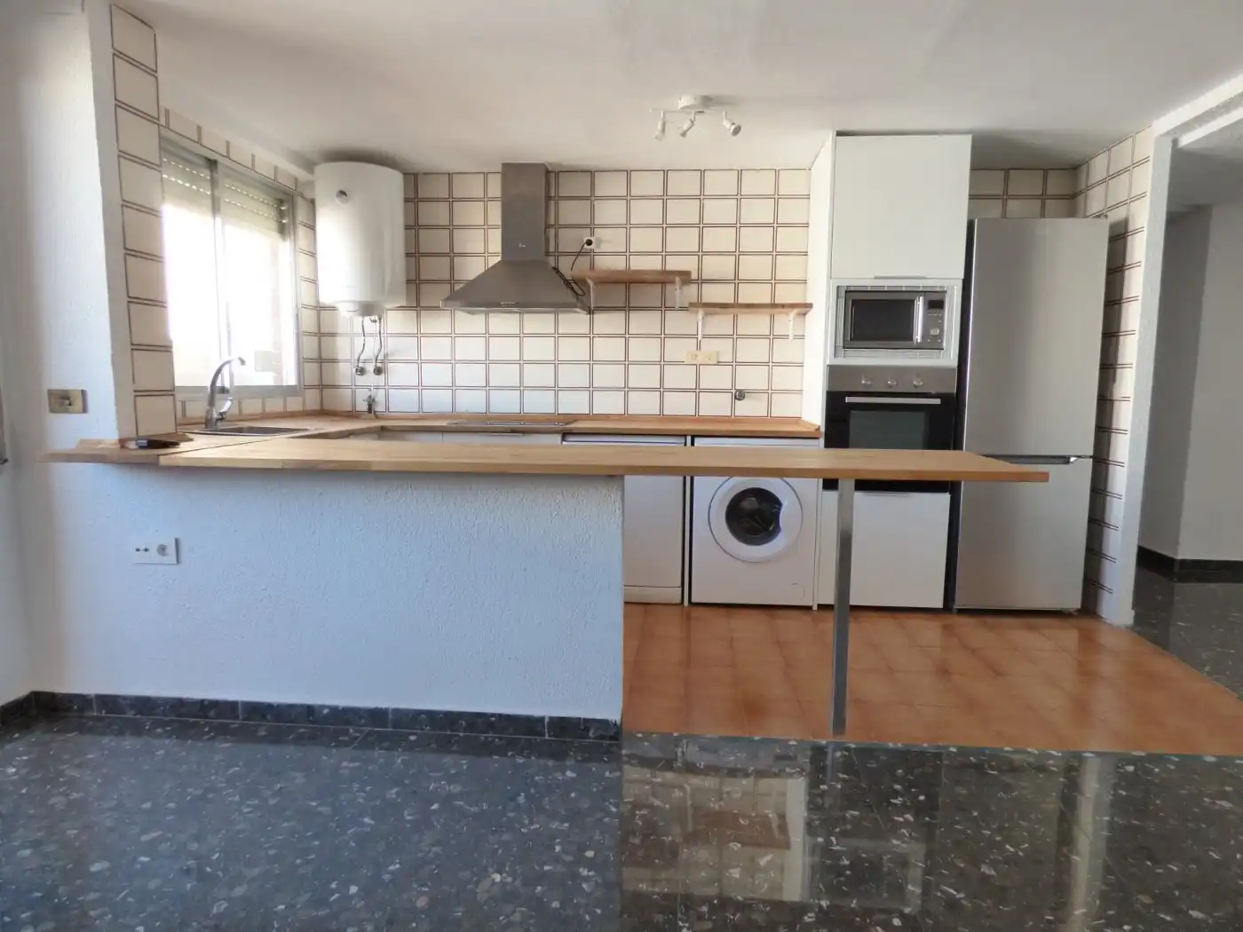 Cocina de Piso de alquiler en Valencia con Aire acondicionado, Calefacción y Balcón