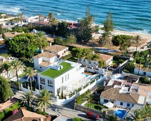 Vista exterior de Casa o xalet en venda en Marbella amb Aire condicionat, Calefacció i Jardí privat