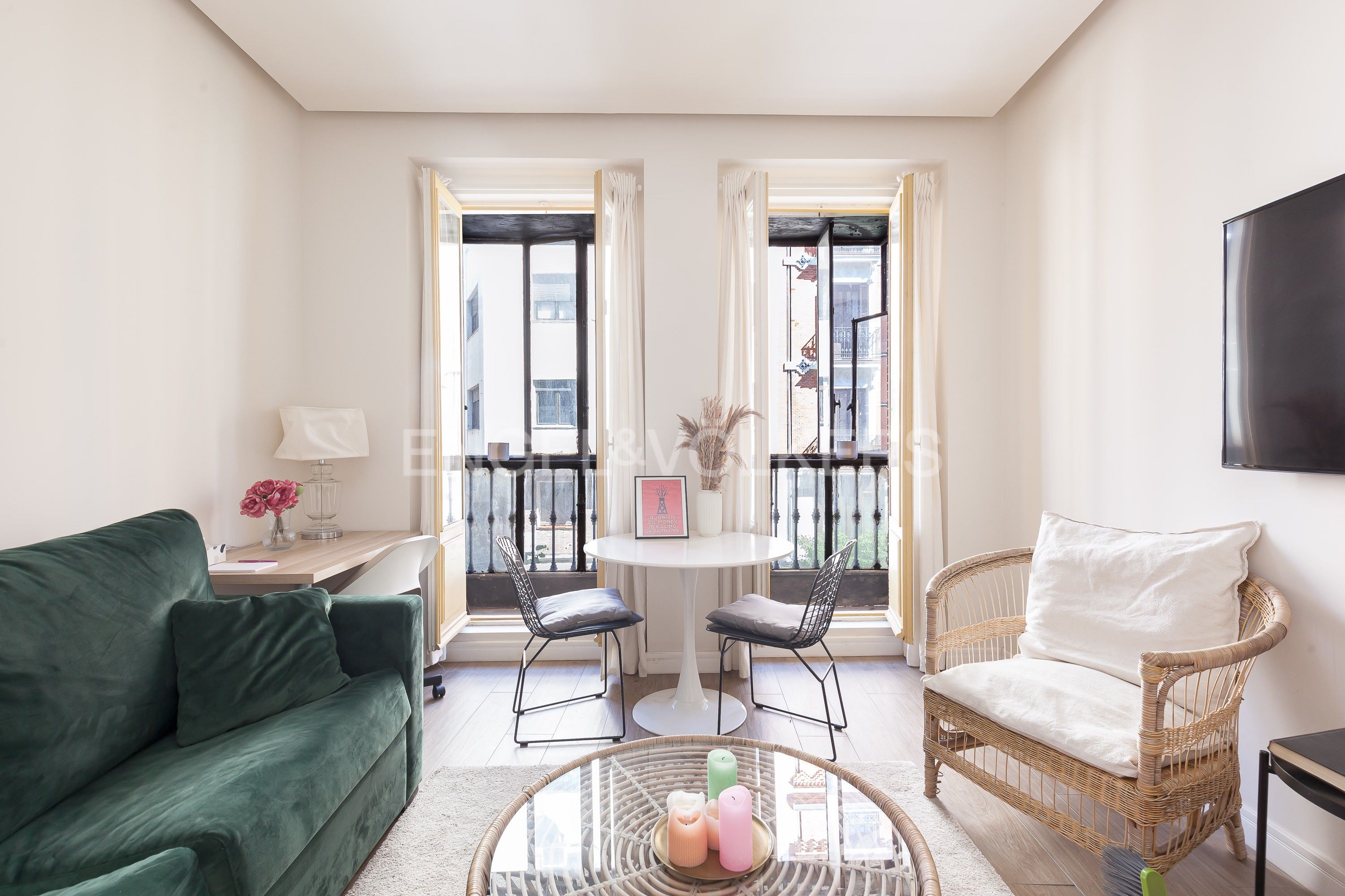 Living room of Apartment to rent in  Madrid Capital  with Air Conditioner, Heating and Furnished