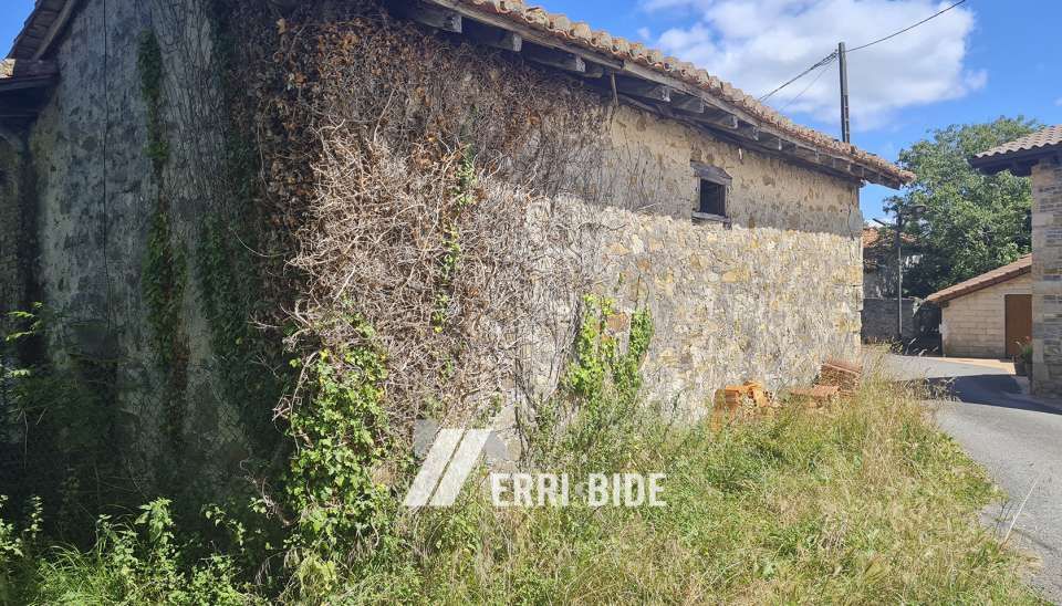 Country house for sale in Morga  with Storage room
