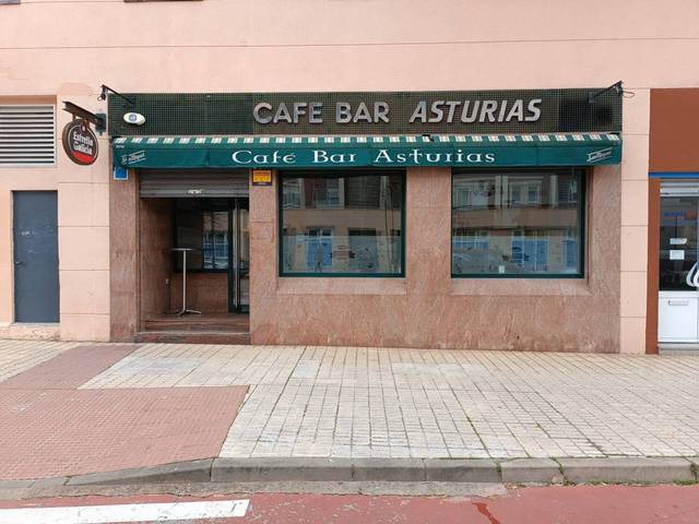 Local comercial en Venta en Calle Luis Cernuda en Illera