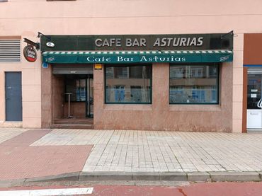 Gewerbefläche zum Verkauf in Calle Luis Cernuda