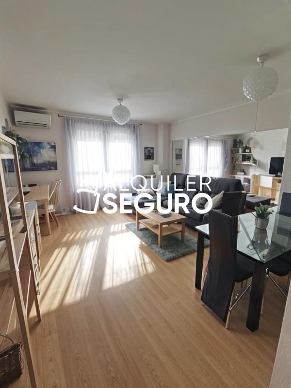 Sala d'estar de Pis de lloguer en Meco amb Aire condicionat, Calefacció i Moblat