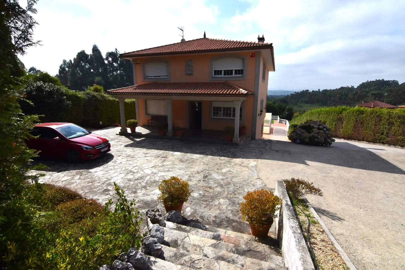 Vista exterior de Casa o chalet en venta en Bergondo con Calefacción, Jardín privado y Parquet