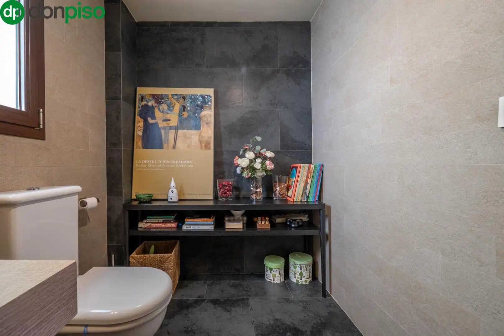 Badezimmer von Einfamilien-Reihenhaus zum Verkauf in Granada mit Klimaanlage und Terrasse