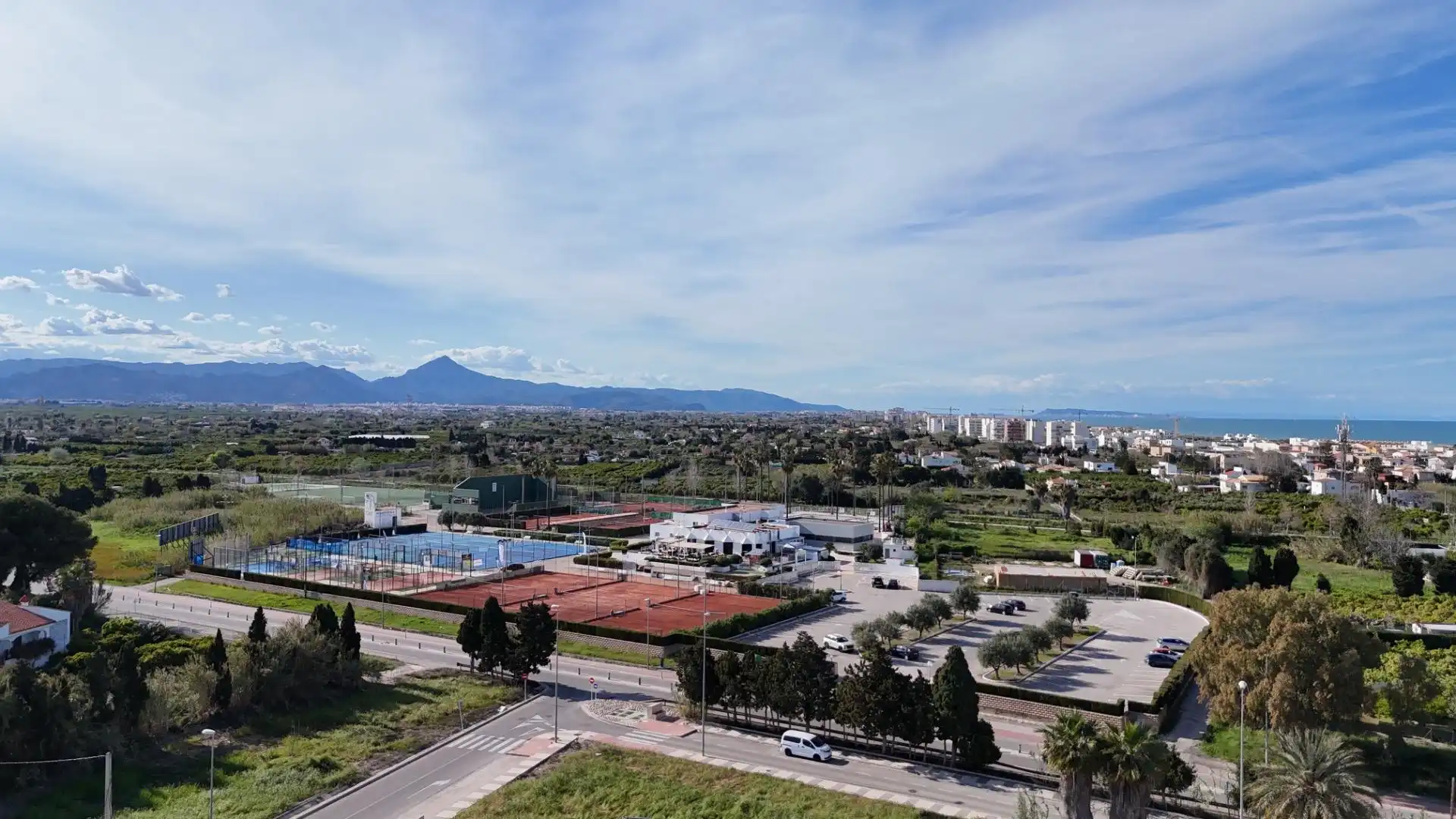 Vista exterior de Casa o xalet en venda en Oliva amb Aire condicionat, Jardí privat i Terrassa