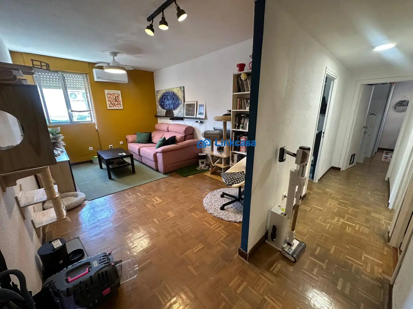 Living room of Flat for sale in Madrid  with Air Conditioner, Heating and Parquet flooring