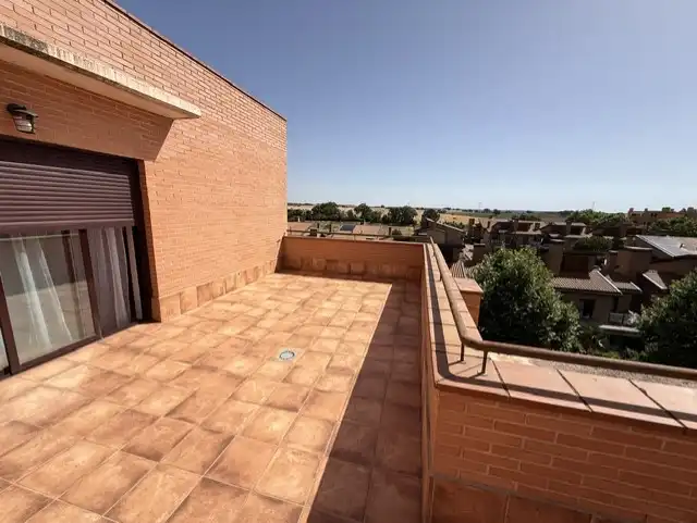 Terraza de Ático de alquiler en Yebes con Aire acondicionado, Calefacción y Amueblado